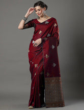 THE BANARASI SAREEIS MADE UP OF SILK THREADS WOVEN USING