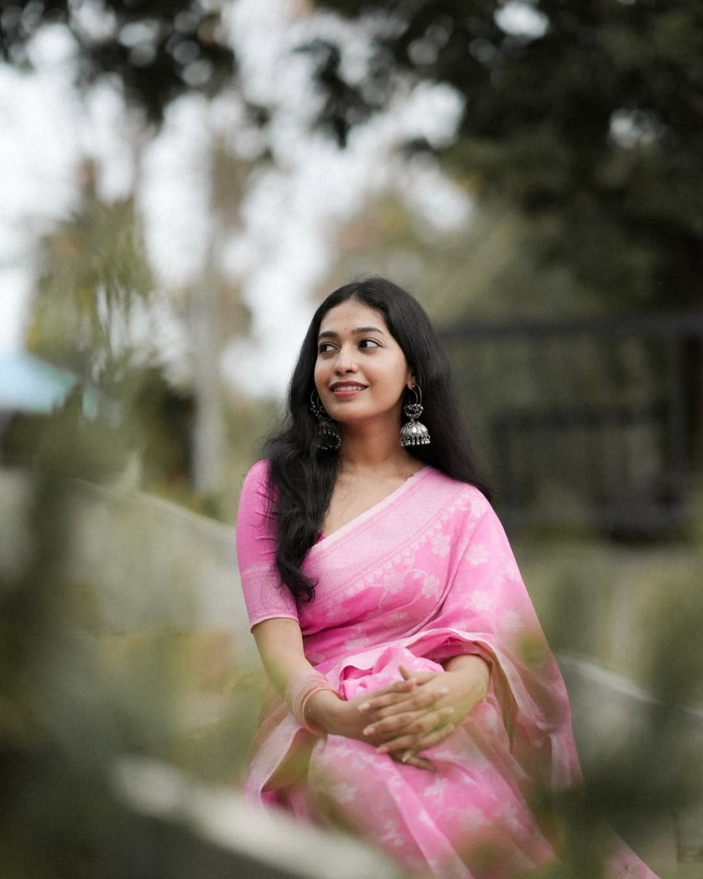 THE BANARASI SOFT SILK SAREE  MADE UP OF SILK THREADS WOVEN USING