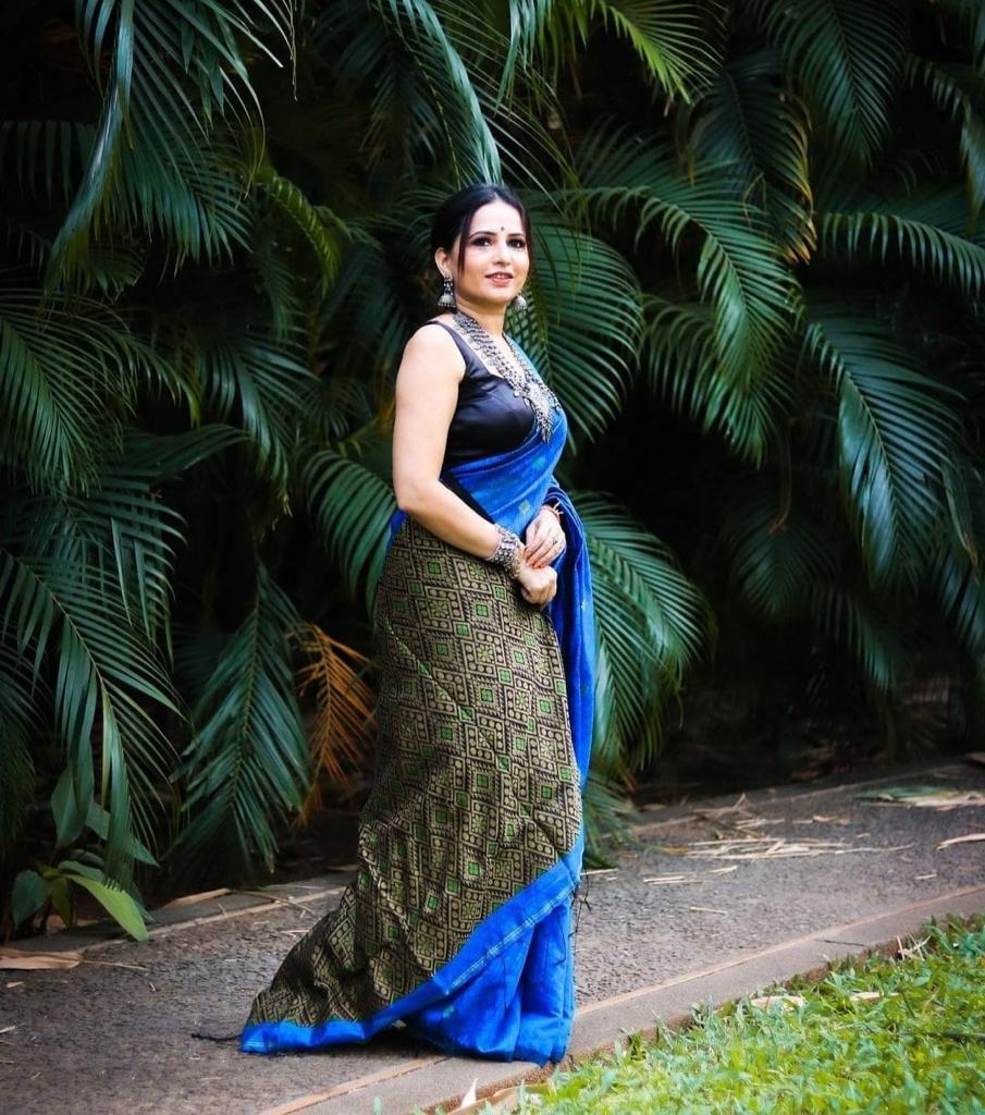 Elegant Banarasi Silk Saree with Floral Weaving
