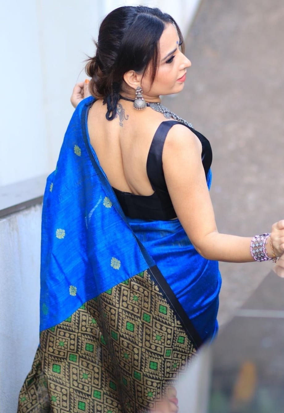 Elegant Banarasi Silk Saree with Floral Weaving
