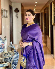 Banarasi Silk Saree – Elegant Zari Work & Jacquard Weave