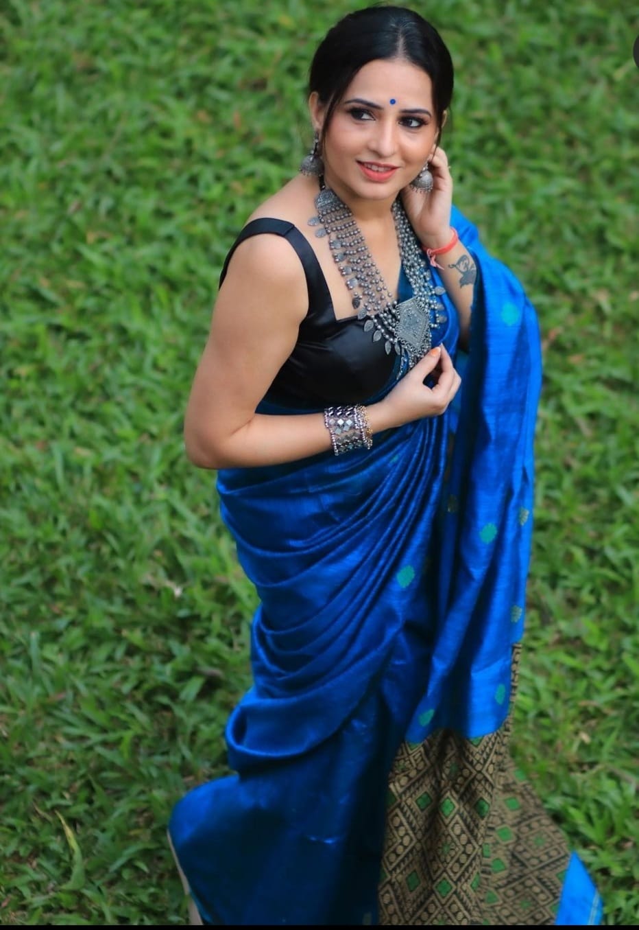 Elegant Banarasi Silk Saree with Floral Weaving