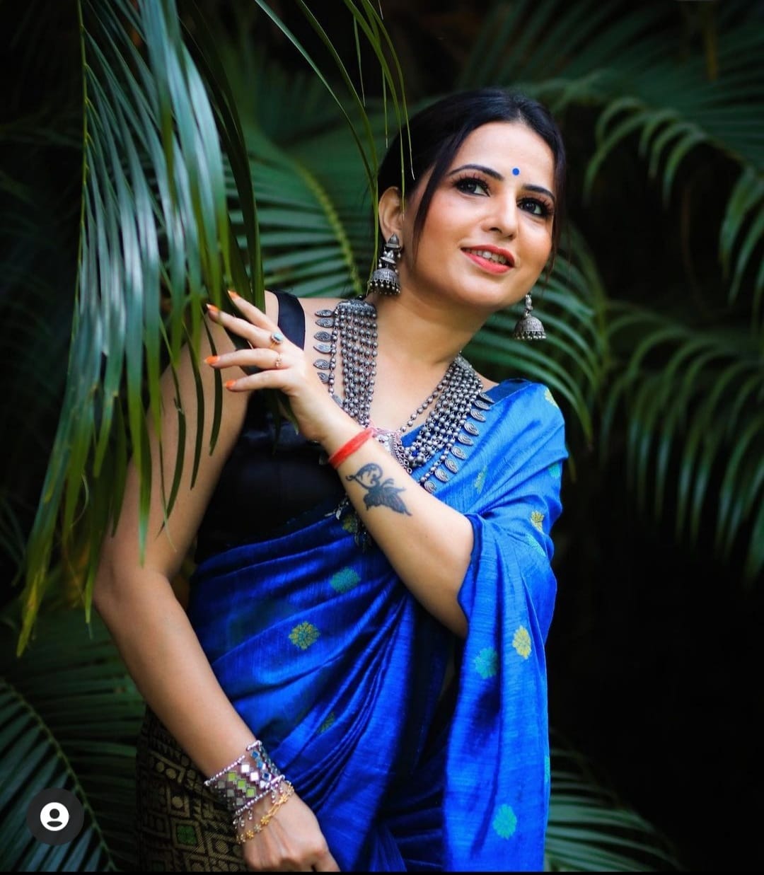 Elegant Banarasi Silk Saree with Floral Weaving