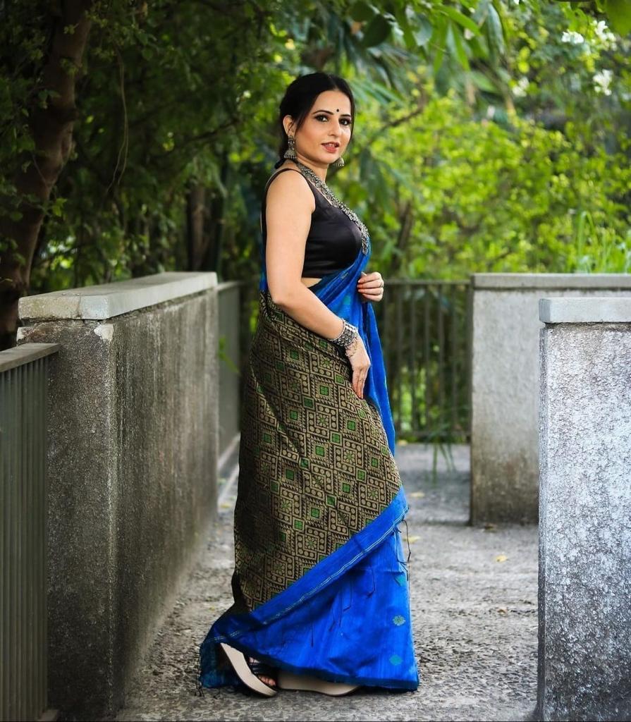Elegant Banarasi Silk Saree with Floral Weaving