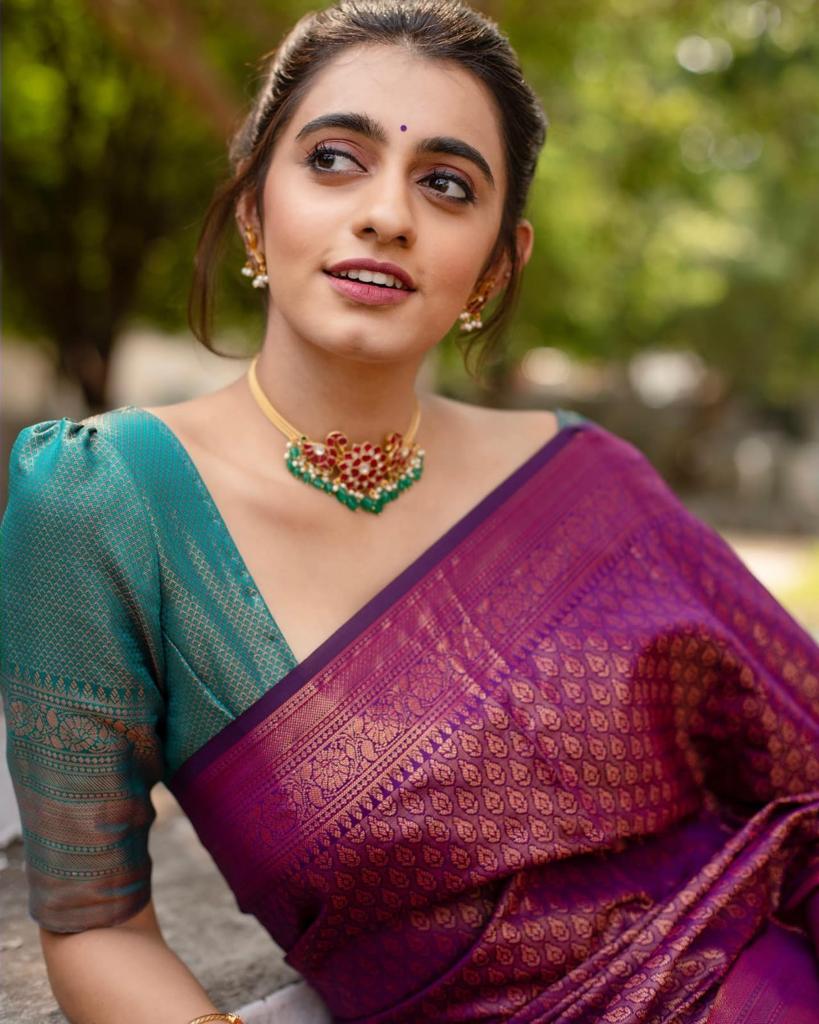 Banarasi Silk Saree – Elegant Zari Work & Jacquard Weave