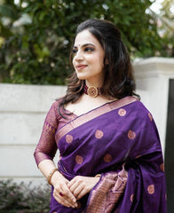 Banarasi Silk Saree – Elegant Zari Work & Jacquard Weave