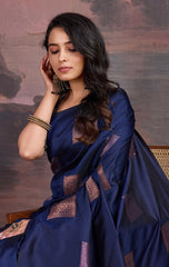 THE BANARASI SAREEIS MADE UP OF SILK THREADS WOVEN USING