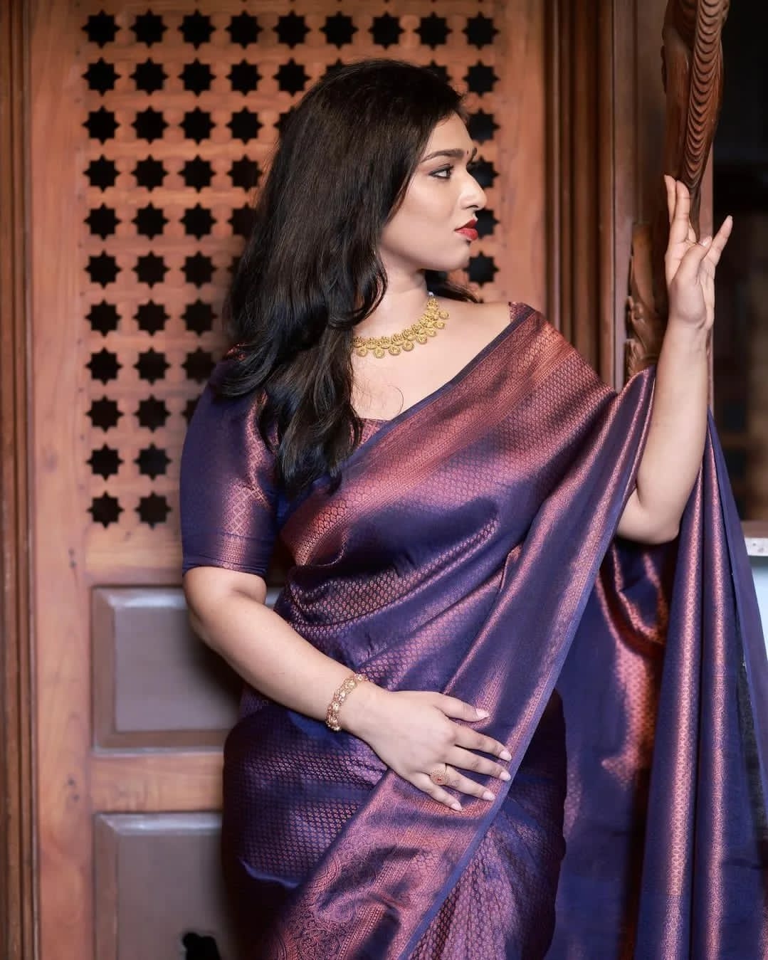 Banarasi Silk Saree – Exquisite Zari Work & Jacquard Weave