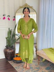 GREEN  COLOURED  WOMEN'S VISCOSE JACQUARD   KURTA  WITH PANT DUPATTA  SET