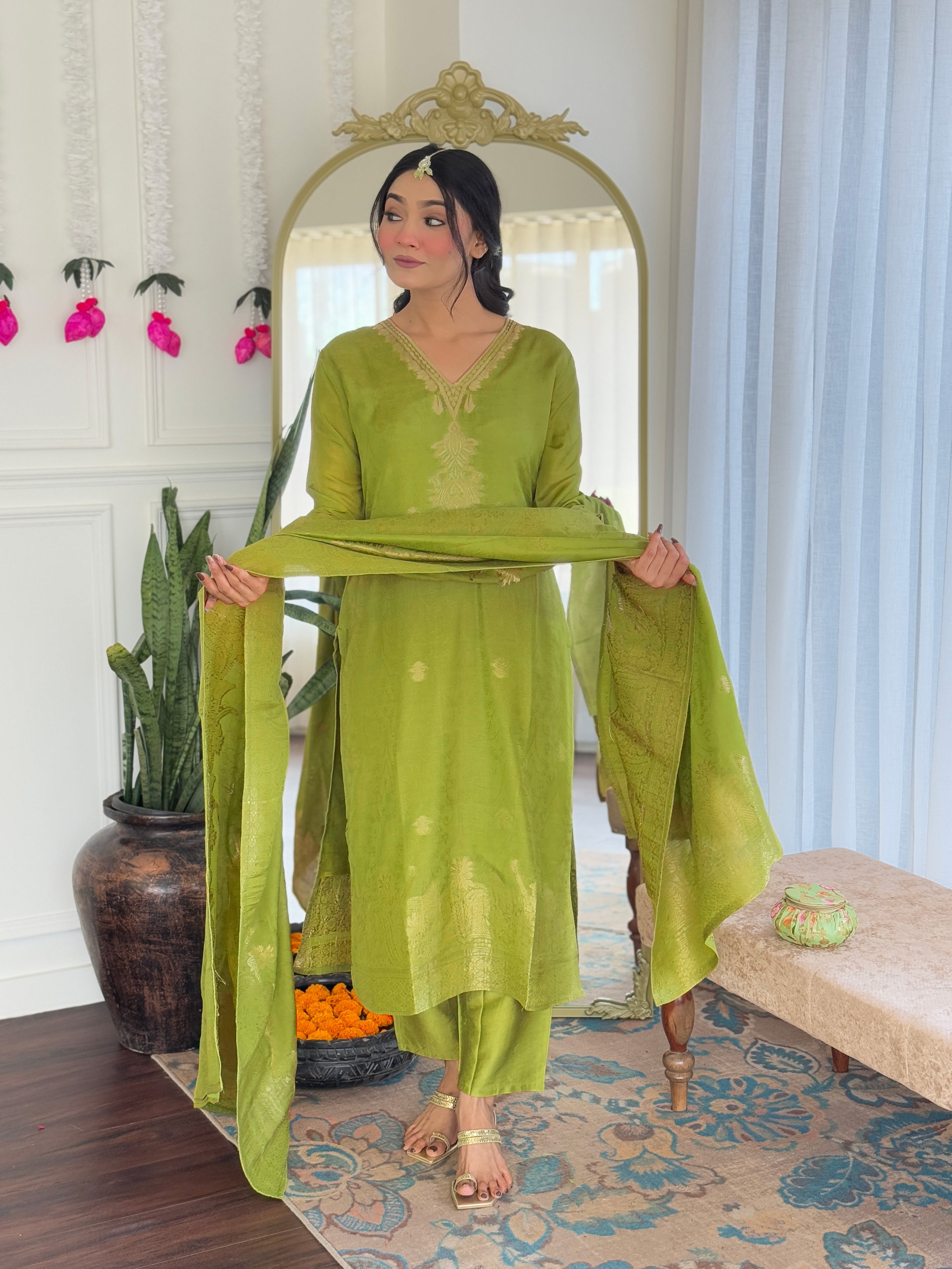 GREEN  COLOURED  WOMEN'S VISCOSE JACQUARD   KURTA  WITH PANT DUPATTA  SET