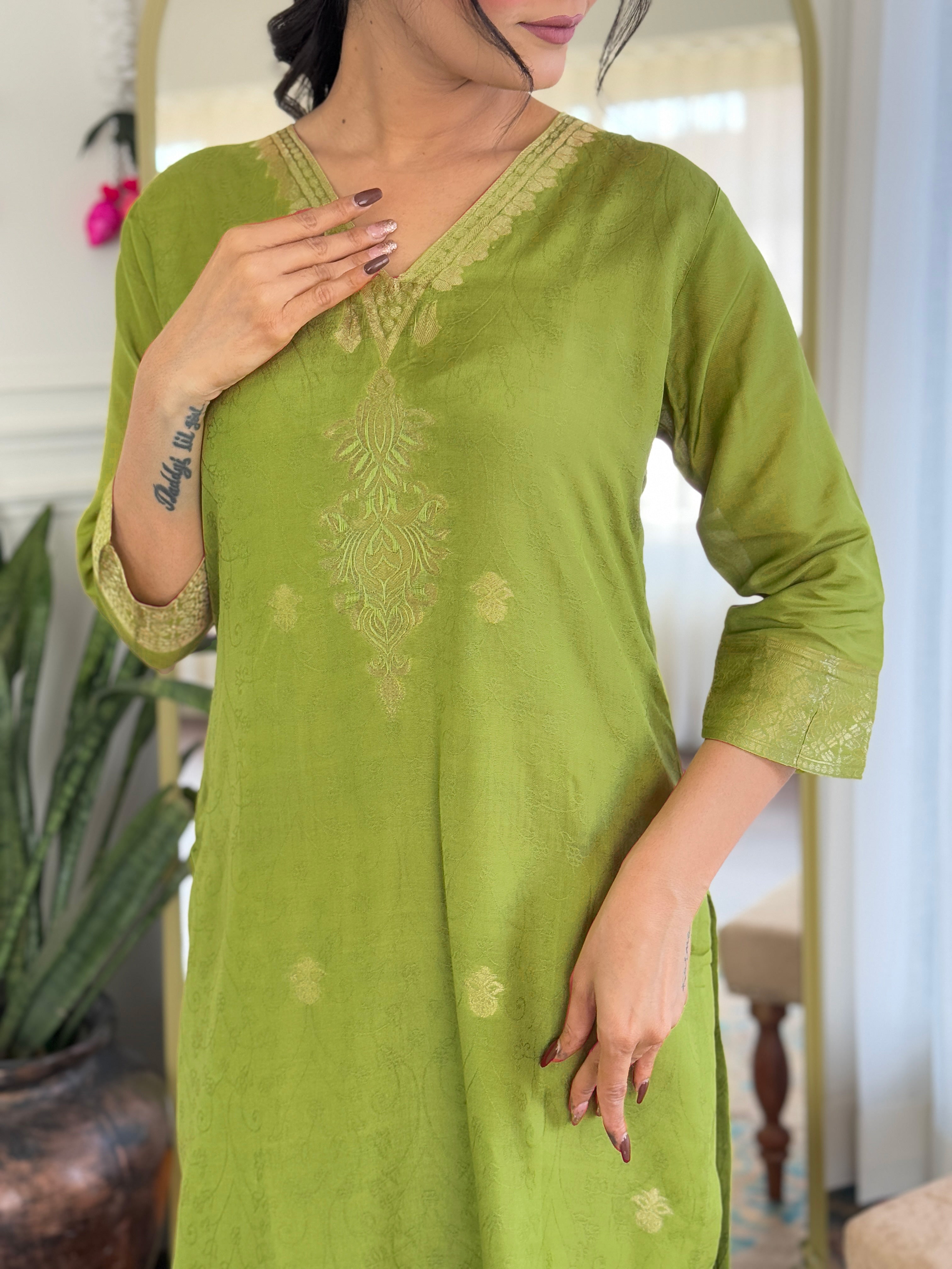 GREEN  COLOURED  WOMEN'S VISCOSE JACQUARD   KURTA  WITH PANT DUPATTA  SET