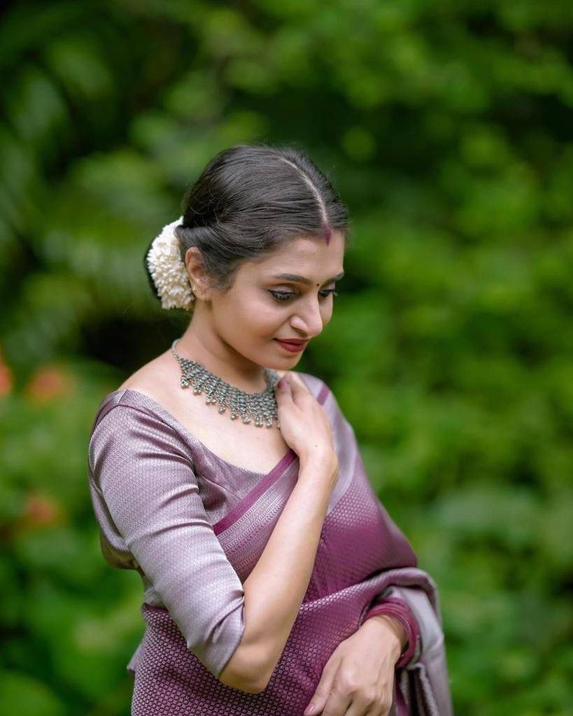 Banarasi Silk Saree – Elegant Silver Zari Work & Rich Weave