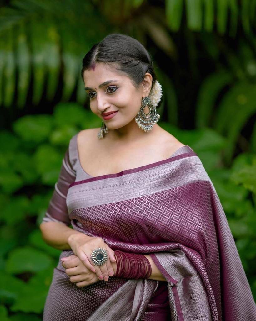 Banarasi Silk Saree – Elegant Silver Zari Work & Rich Weave