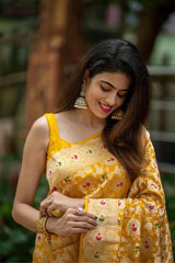 A Saree That Speaks Elegance & Grandeur!