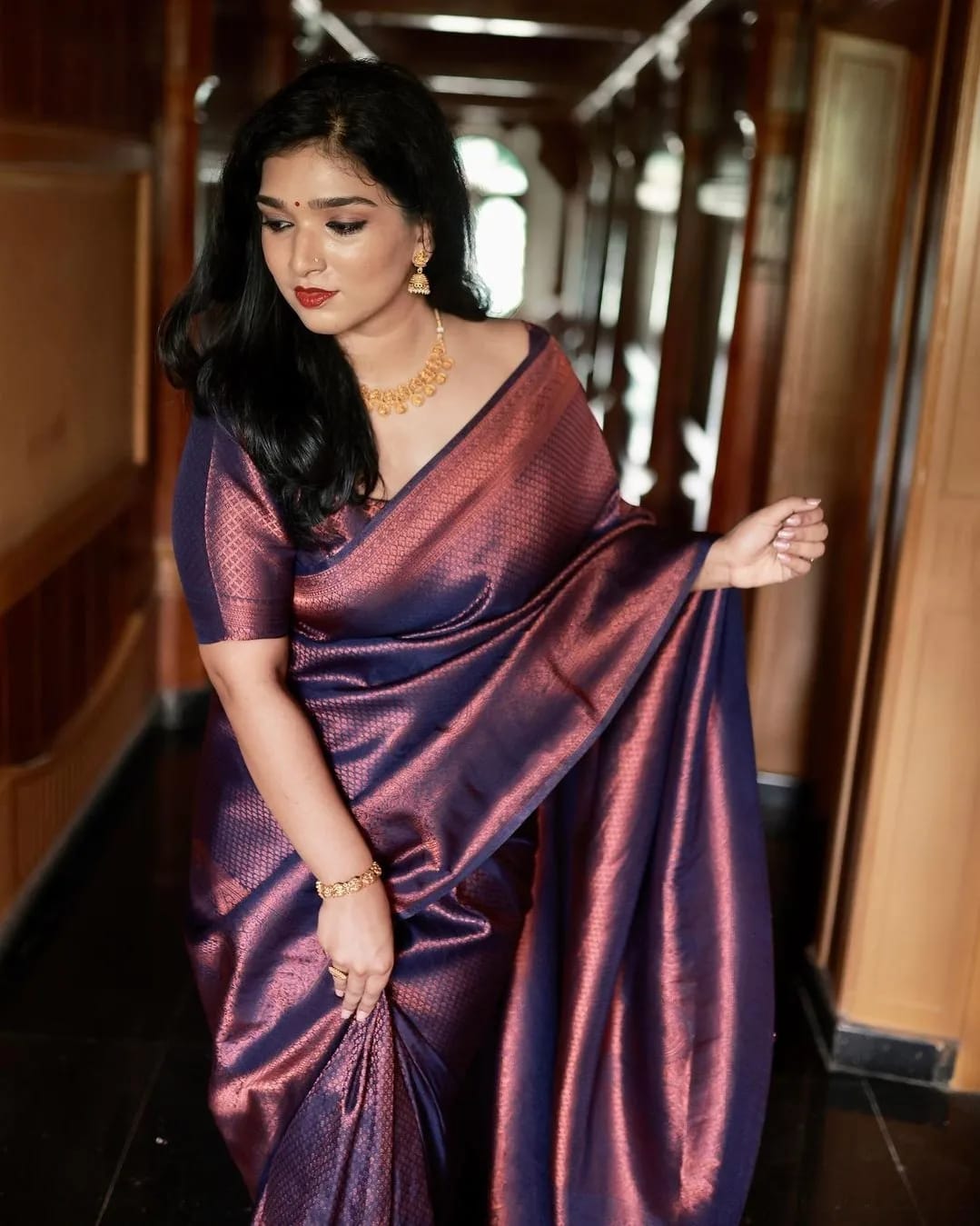 Banarasi Silk Saree – Exquisite Zari Work & Jacquard Weave