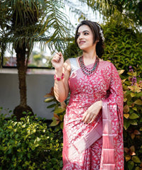 Banarasi Silk Saree – Exquisite Zari Work & Jacquard Weave