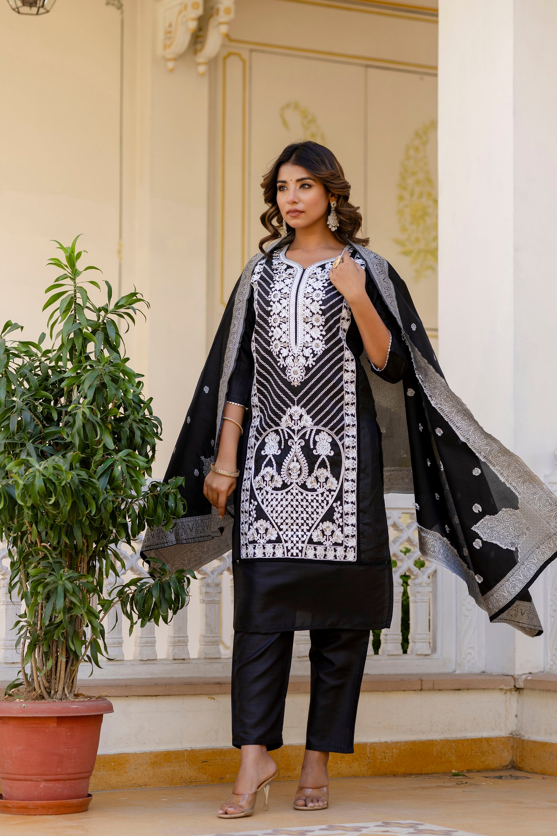 Black Pure Silk Kurta Set with Embroidery & Jacquard Dupatta | Women’s Partywear & Ethnic Collection Malaysia