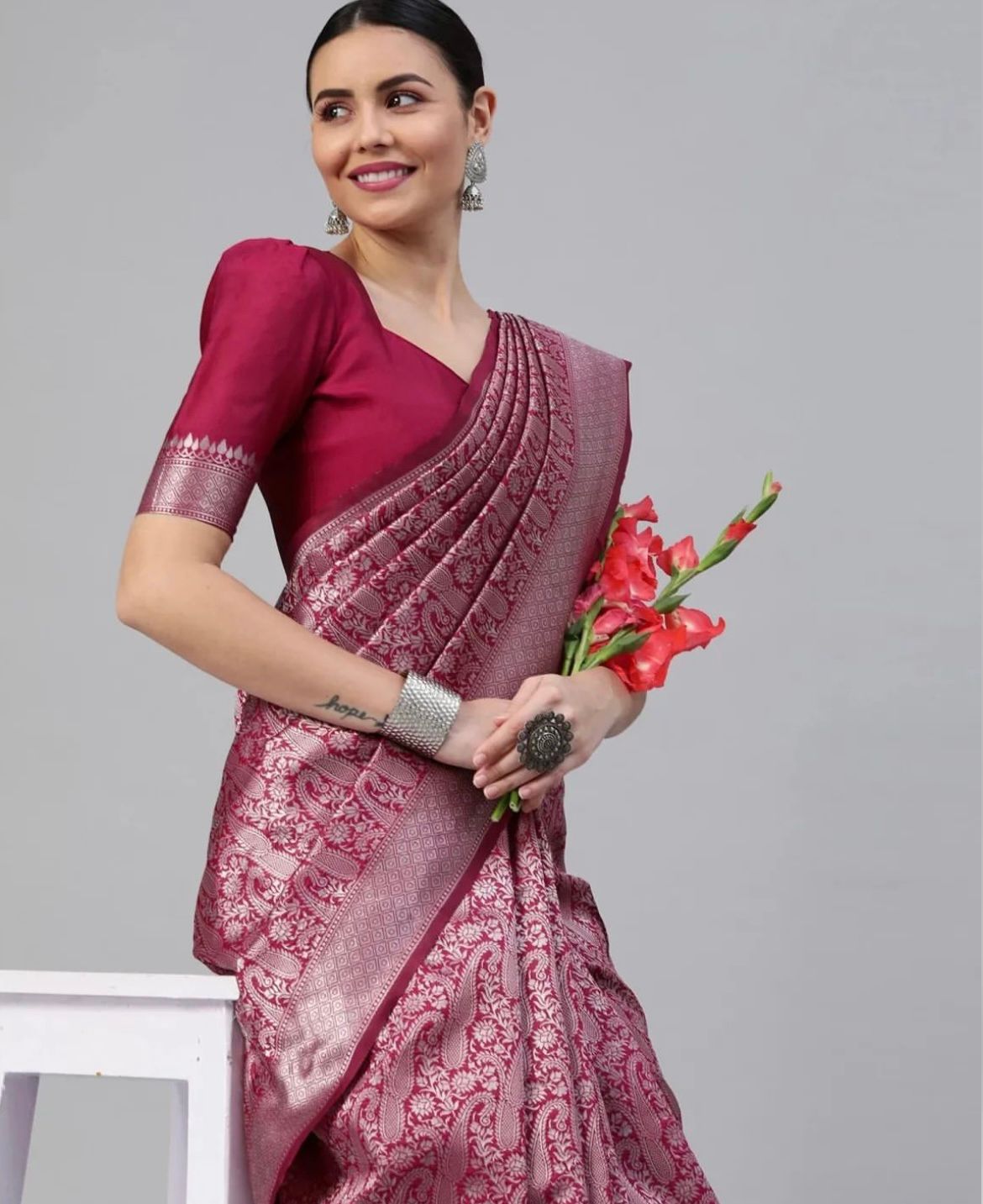 Banarasi Silk Saree – Exquisite Zari Work & Jacquard Weave