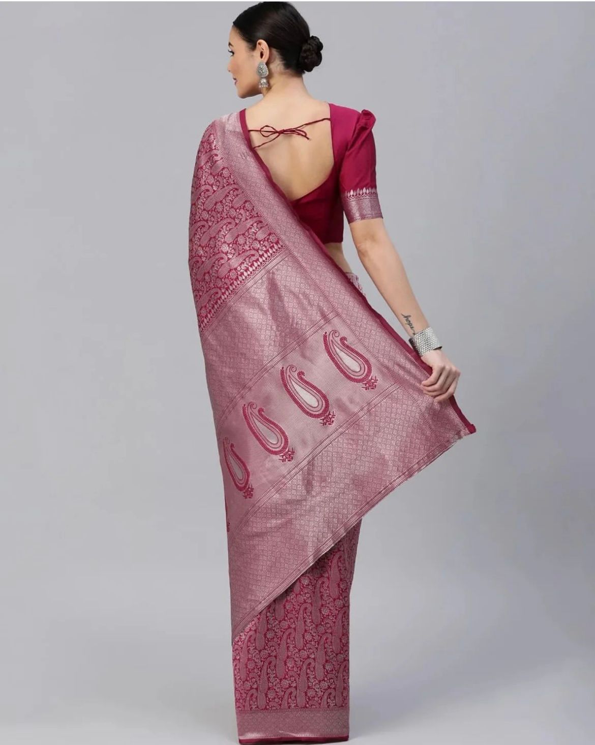 Banarasi Silk Saree – Exquisite Zari Work & Jacquard Weave