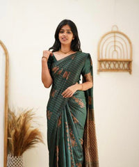 THIS GORGEOUS SILK  SAREE MAKES IT EXTREMELY STUNNING WEAVES