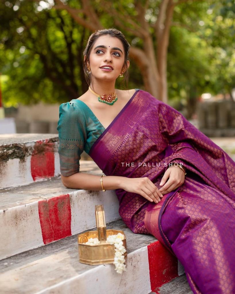 Banarasi Silk Saree – Elegant Zari Work & Jacquard Weave