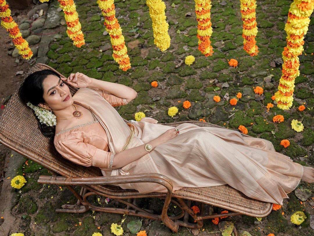 Handcrafted banarasi Silk Saree with Copper Zari Weaving