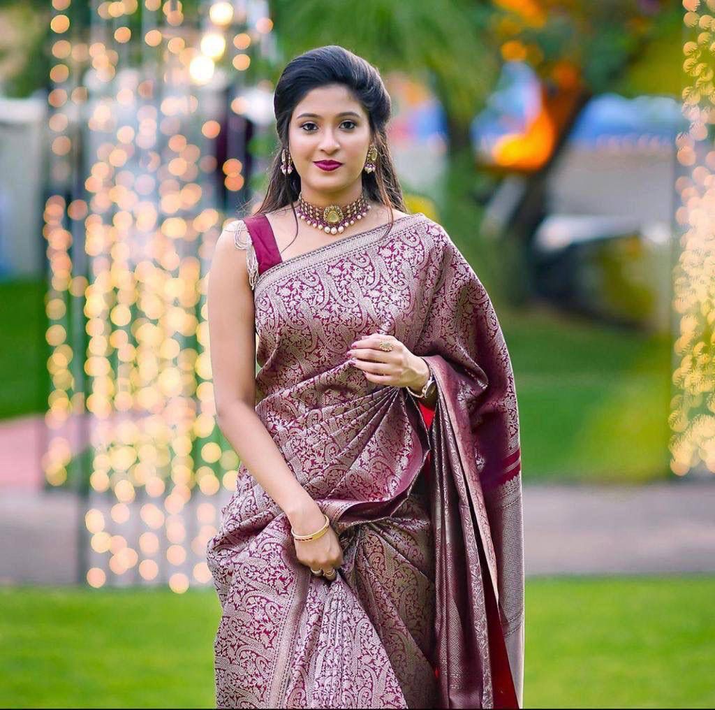 Banarasi Silk Saree – Exquisite Zari Work & Jacquard Weave