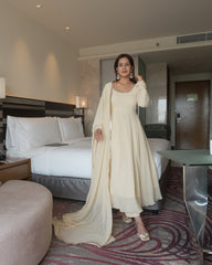 WHITE   COLOURED  WOMEN'S GEORGETTE EMBROIDERED   KURTA  WITH PANT DUPATTA  SET