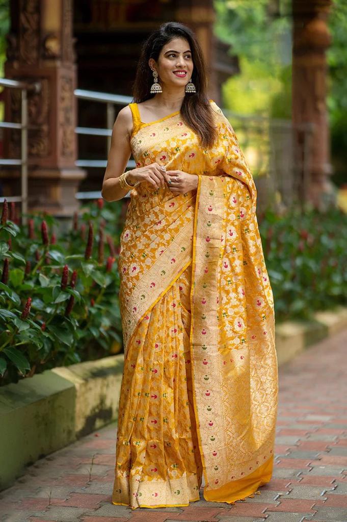 A Saree That Speaks Elegance & Grandeur!