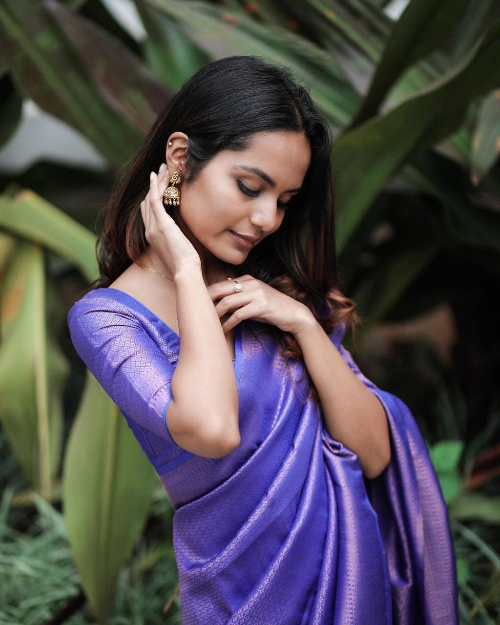 Banarasi Silk Saree – Elegant Silver Zari Work & Rich Weave