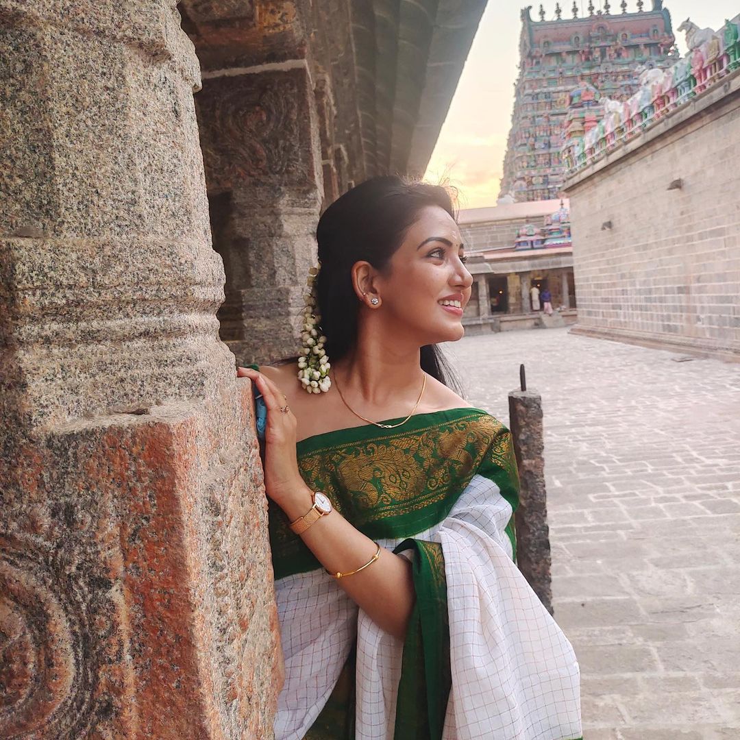 Exquisite Banarasi Soft Silk Saree – A Must-Have for Saree Lovers!