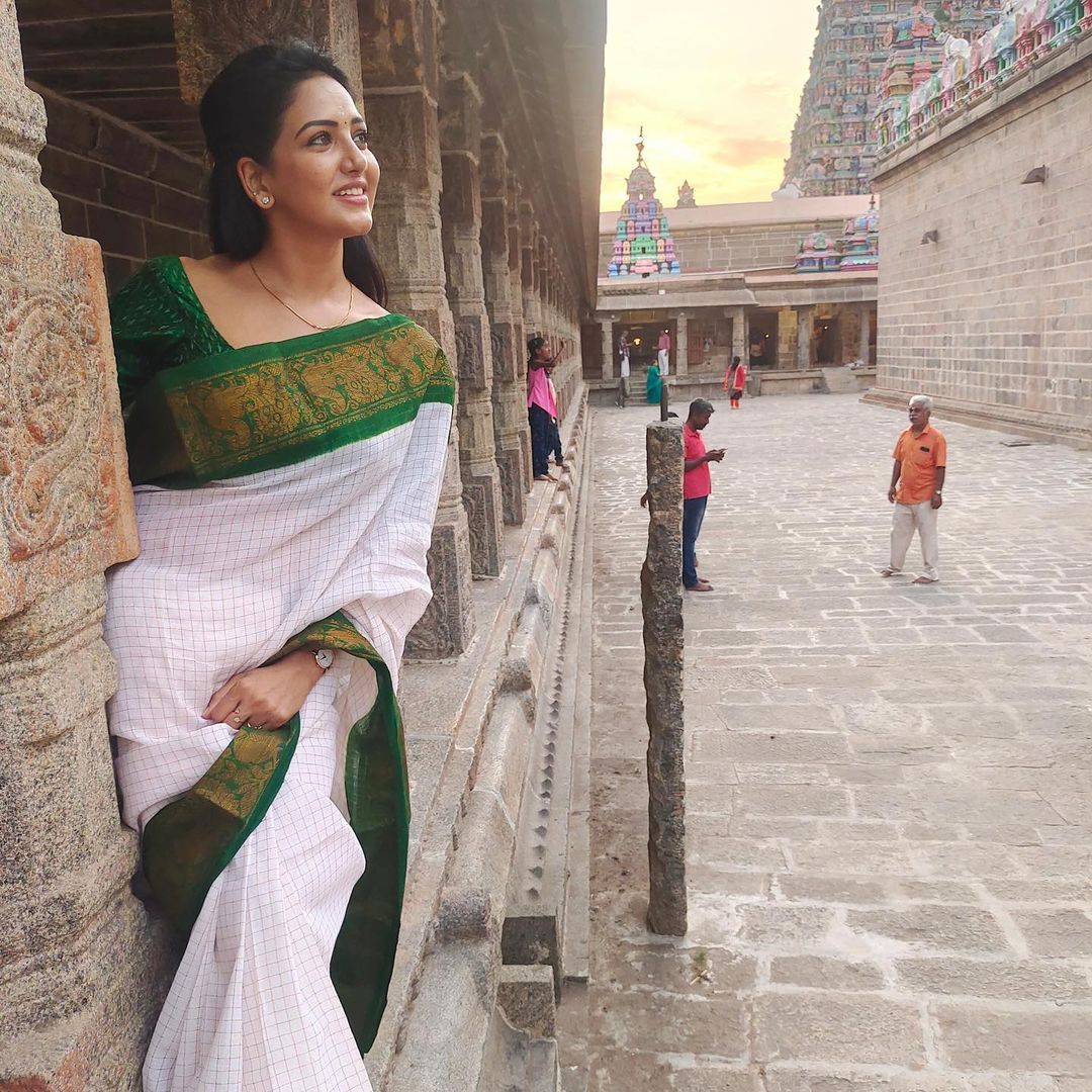 Exquisite Banarasi Soft Silk Saree – A Must-Have for Saree Lovers!