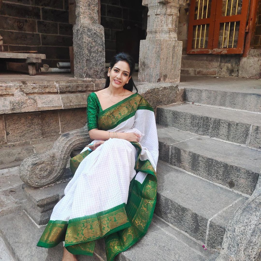 Exquisite Banarasi Soft Silk Saree – A Must-Have for Saree Lovers!