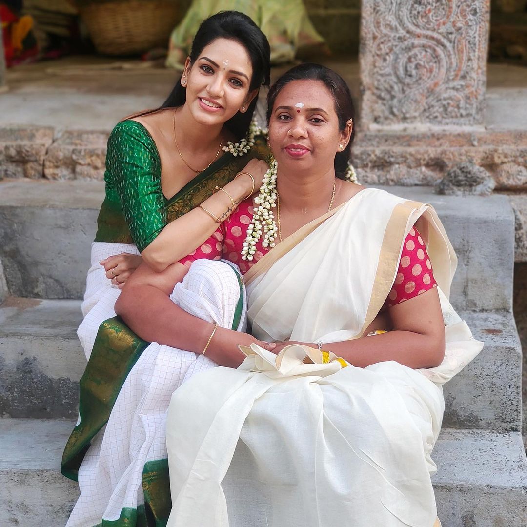 Exquisite Banarasi Soft Silk Saree – A Must-Have for Saree Lovers!