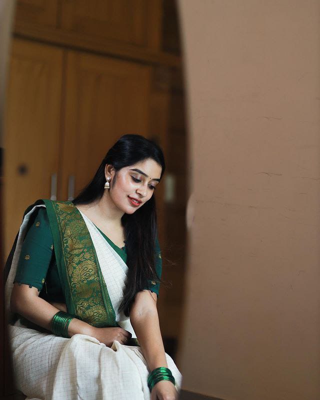 Exquisite Banarasi Soft Silk Saree – A Must-Have for Saree Lovers!