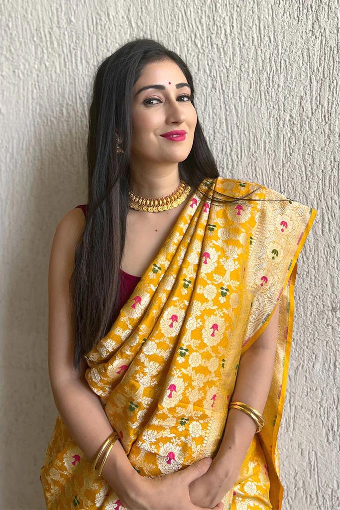 A Saree That Speaks Elegance & Grandeur!