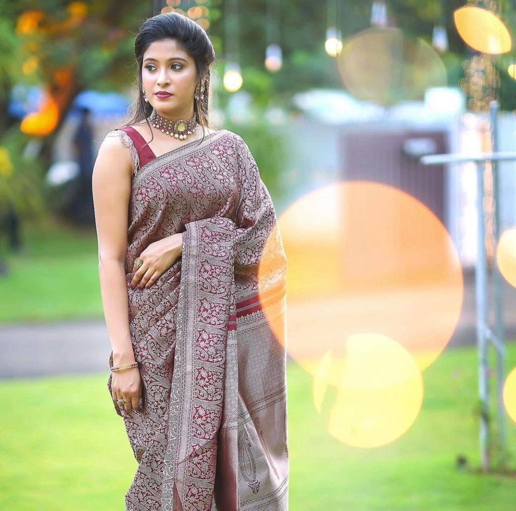 Banarasi Silk Saree – Exquisite Zari Work & Jacquard Weave