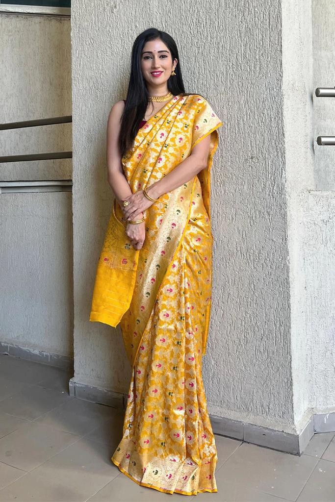 A Saree That Speaks Elegance & Grandeur!