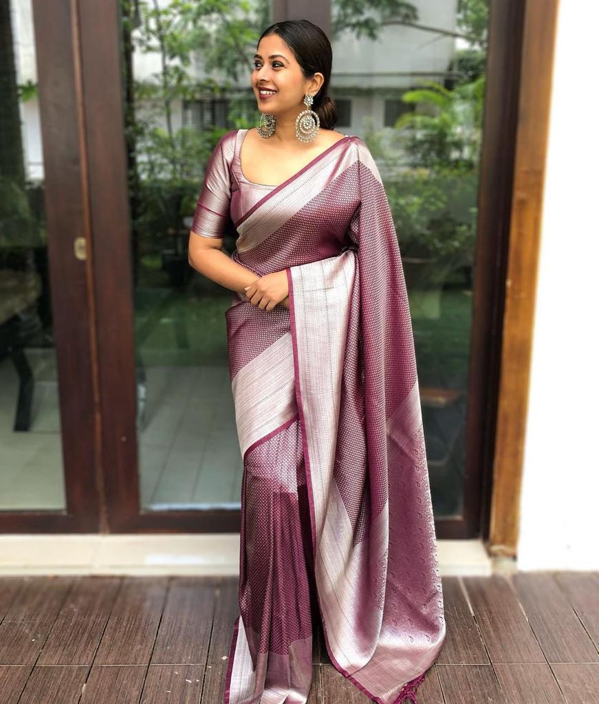 Banarasi Silk Saree – Elegant Silver Zari Work & Rich Weave