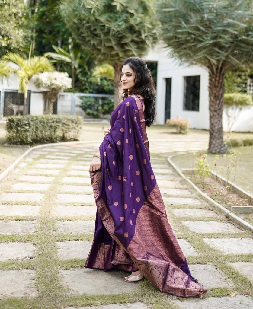 Banarasi Silk Saree – Elegant Zari Work & Jacquard Weave