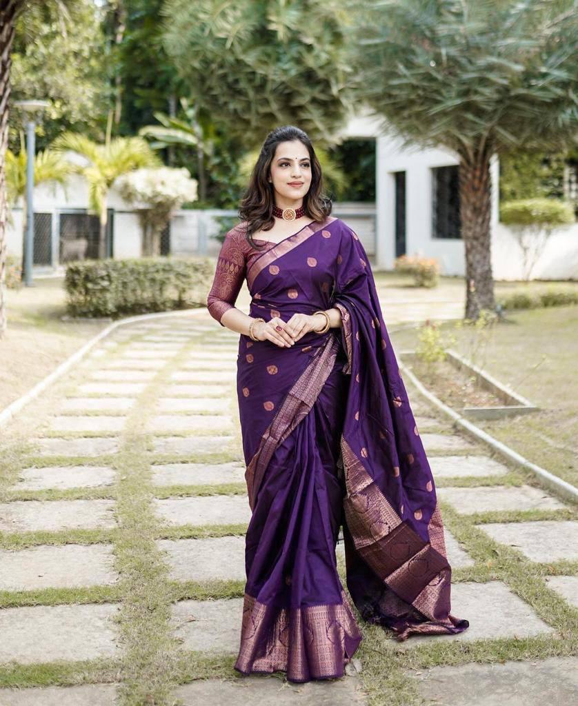 Banarasi Silk Saree – Elegant Zari Work & Jacquard Weave
