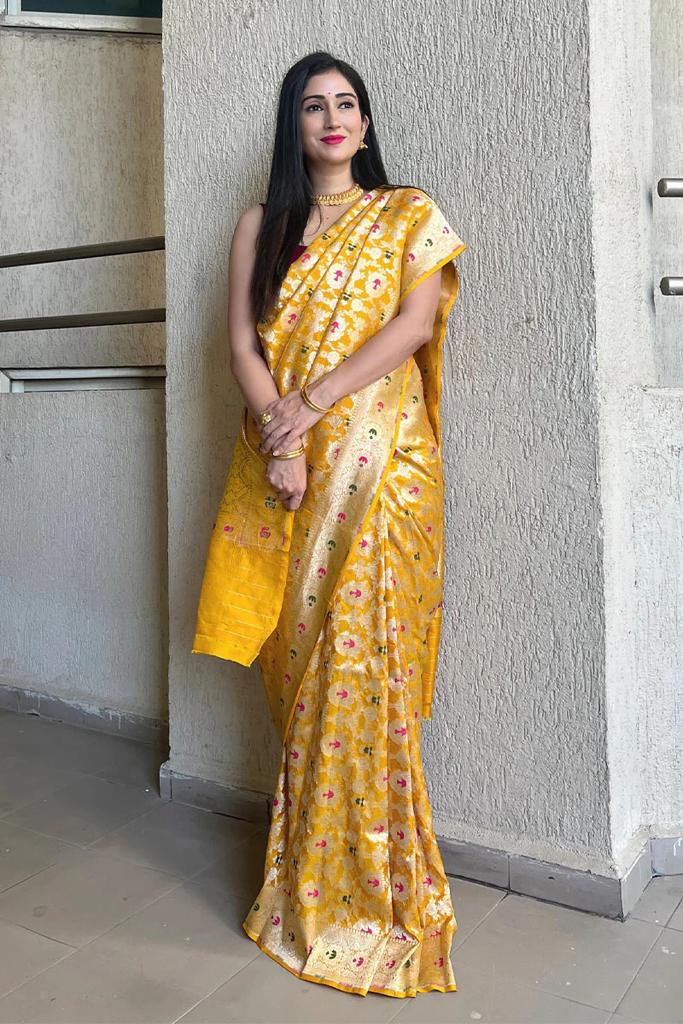 A Saree That Speaks Elegance & Grandeur!