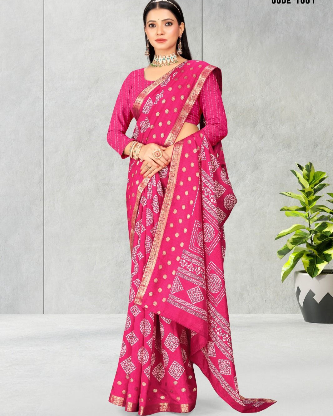 Geometric Print Jacquard border Dola Silk saree with blouse for women