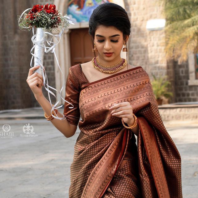 Banarasi Soft Silk Saree – Elegant Copper Zari Weaving