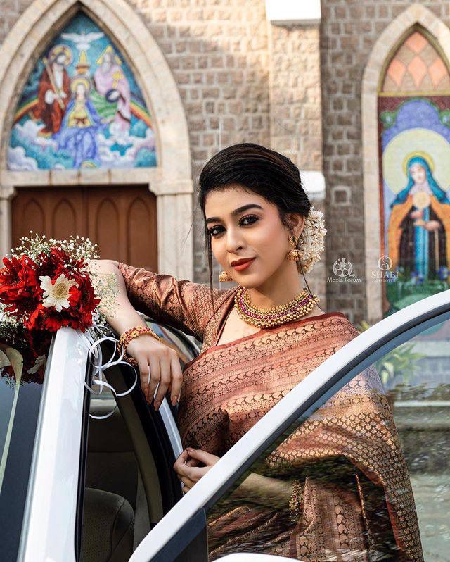 Banarasi Soft Silk Saree – Elegant Copper Zari Weaving