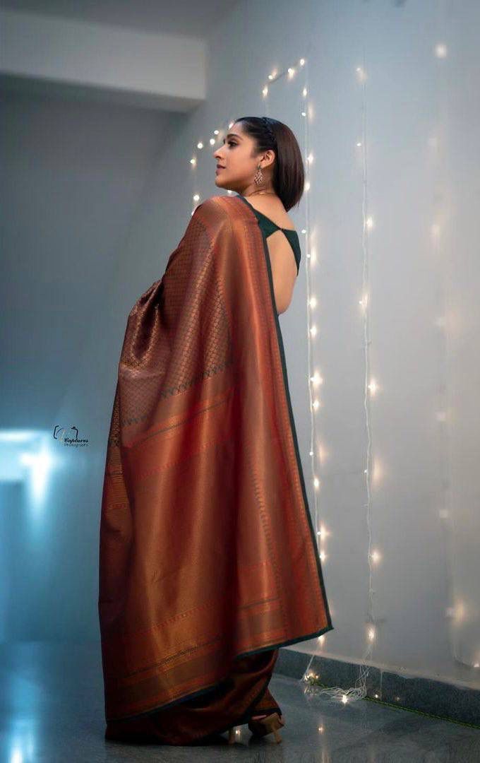 Banarasi Soft Silk Saree – Copper Zari Weaving Elegance