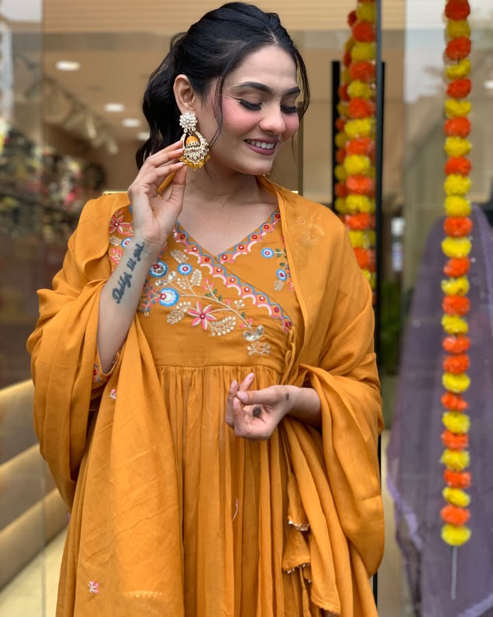 ORANGE  COLOURED Women Embroidered Chanderi Kurta set