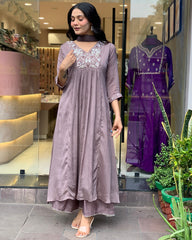 LAVENDER   COLOURED Women Embroidered Chanderi Kurta set