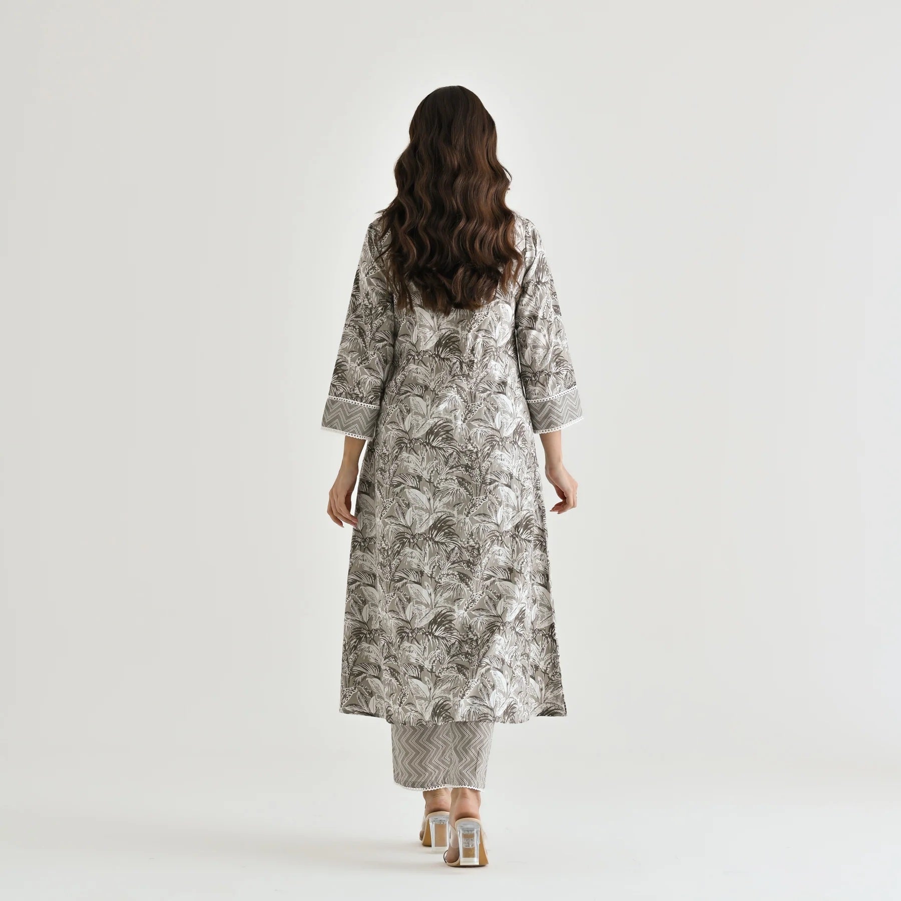 MOTI GREY COLOURED  WOMEN'S  RAYON SLUB  LACE WORK   KURTA WITH PANT SET