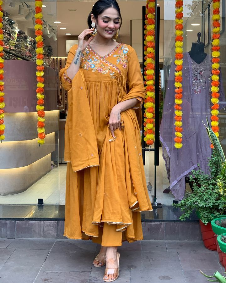 OREAGE  COLOURED  WOMEN'S CHANDERI SILK  EMBROIDERED   KURTA  WITH PANT DUPATTA  SET